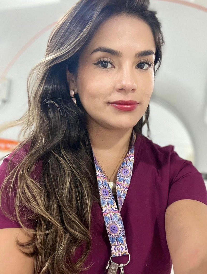 Bárbara Jara Puchi en su rol de tecnóloga médica